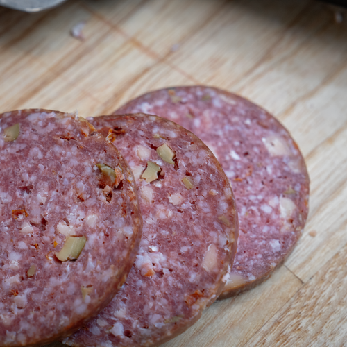 Spegepølse med dansk kalvekød med oliven og thybo ost fra Thisemejeri