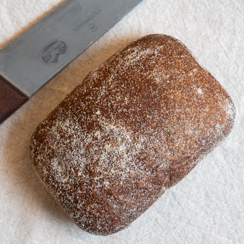 Surdejsbrød med malt og valnødder