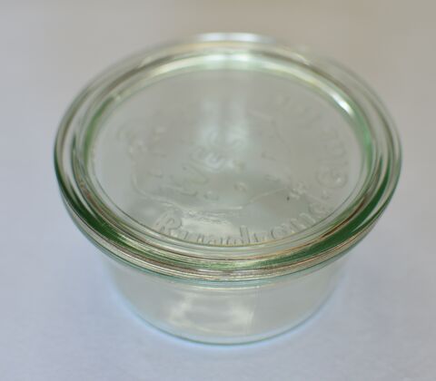 Glas skål med låg